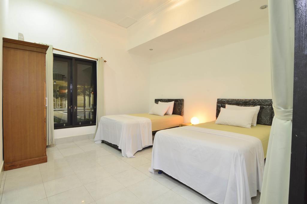 Santai Villa Kuta  Room photo